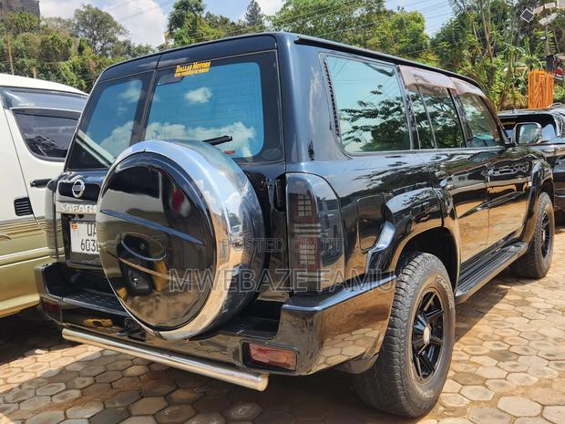 Nissan Patrol 2010 Black