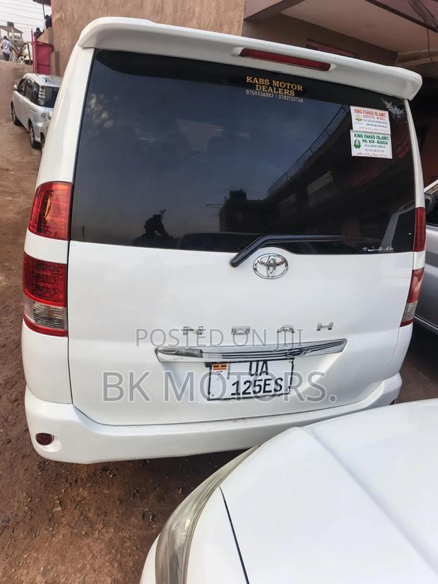 Toyota Noah 2005 Pearl