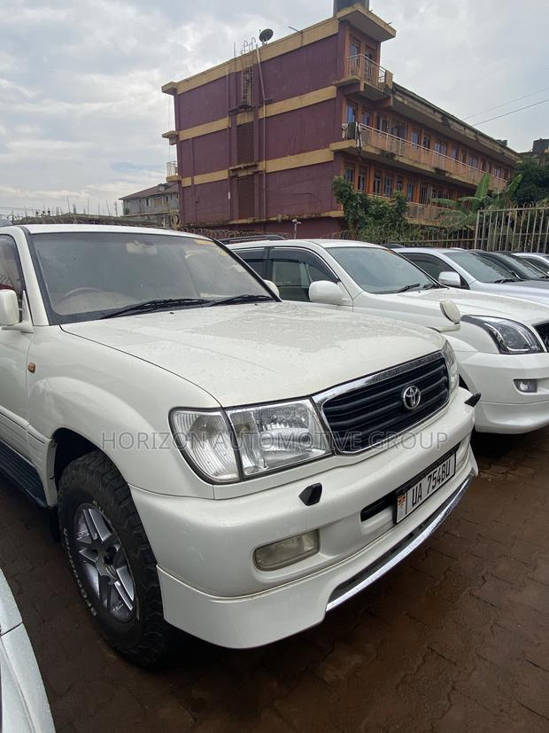 Toyota Land Cruiser 100 4.7 Executive 2006 White