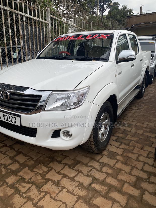 Toyota Hilux 2.5 D-4D 4X4 SRX 2010 White