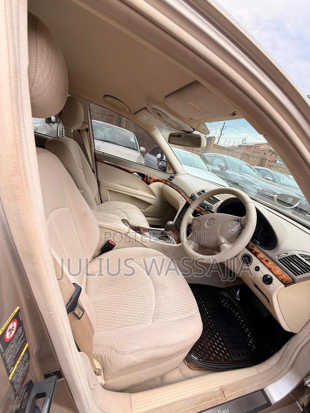 Mercedes-Benz E300 2008 Gold