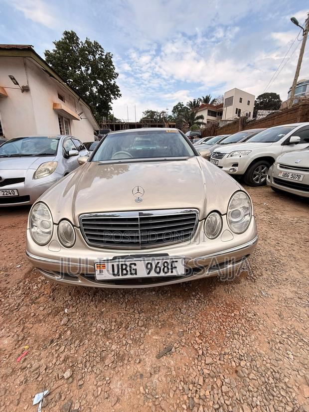 Mercedes-Benz E300 2008 Gold