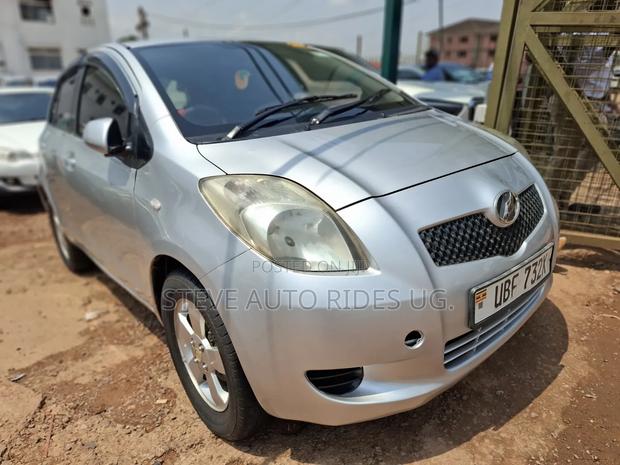 Toyota Vitz 2008 Silver