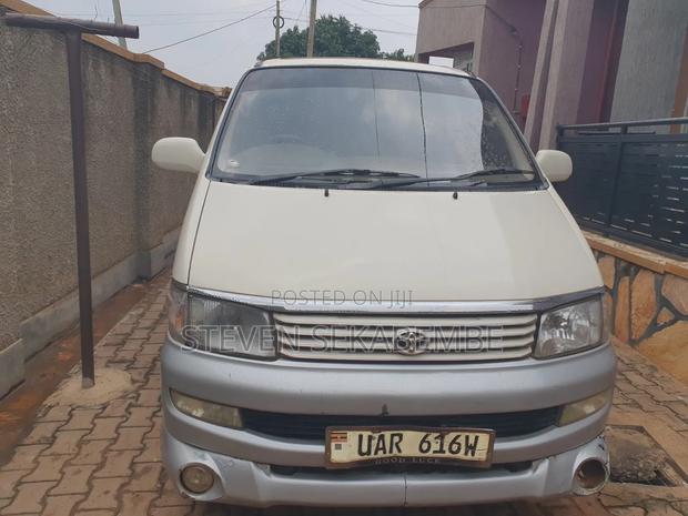 Toyota Regius 1998 White