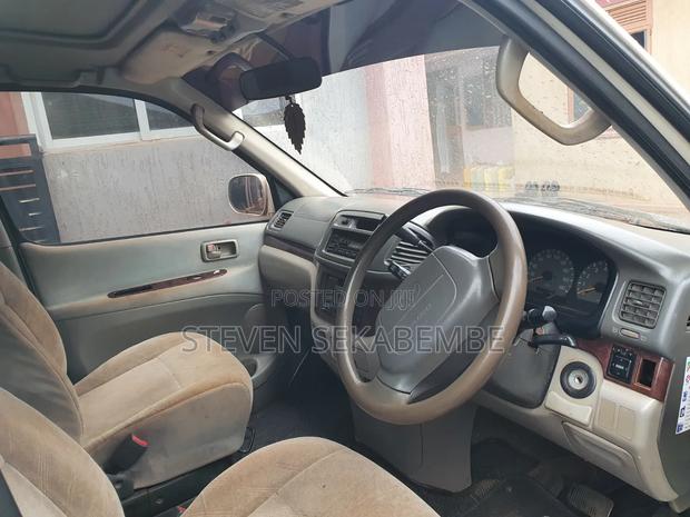 Toyota Regius 1998 White