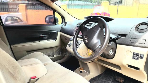 Toyota Passo Sette 2009 White