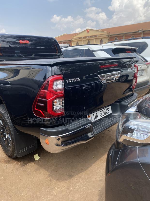 Toyota Hilux Rugged 4x4 2018 Black