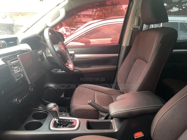 Toyota Hilux Rugged 4x4 2018 Black