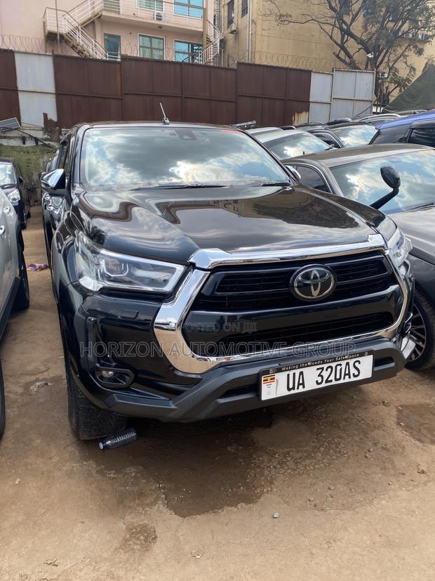 Toyota Hilux Rugged 4x4 2018 Black