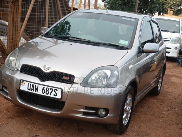 Toyota Vitz 2002 Silver