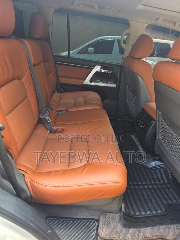 Toyota Land Cruiser 2009 White