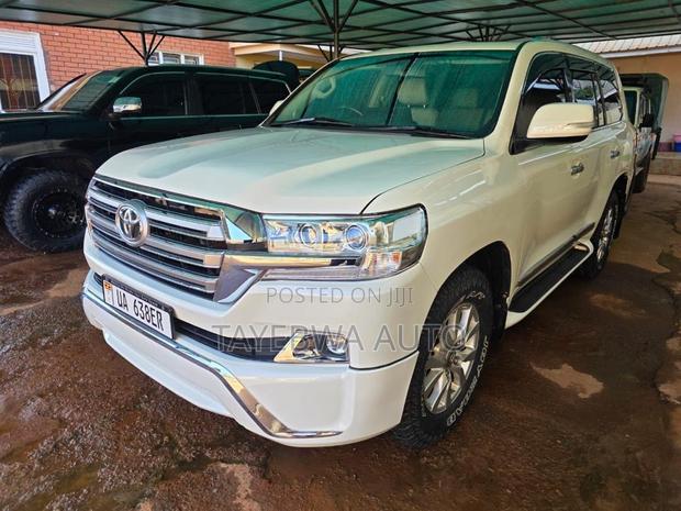 Toyota Land Cruiser 2009 White
