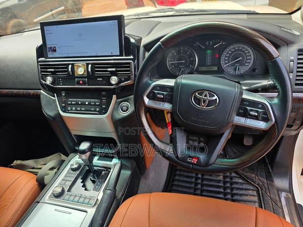 Toyota Land Cruiser 2009 White