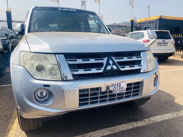 Mitsubishi Pajero 3.0 2010 Silver