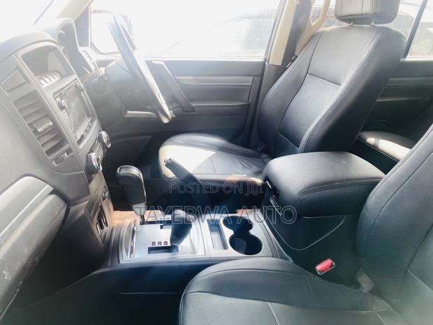 Mitsubishi Pajero 3.0 2010 Silver