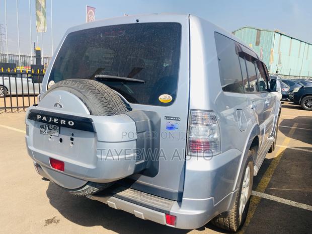 Mitsubishi Pajero 3.0 2010 Silver