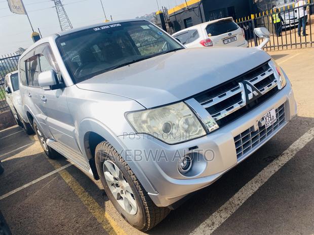 Mitsubishi Pajero 3.0 2010 Silver