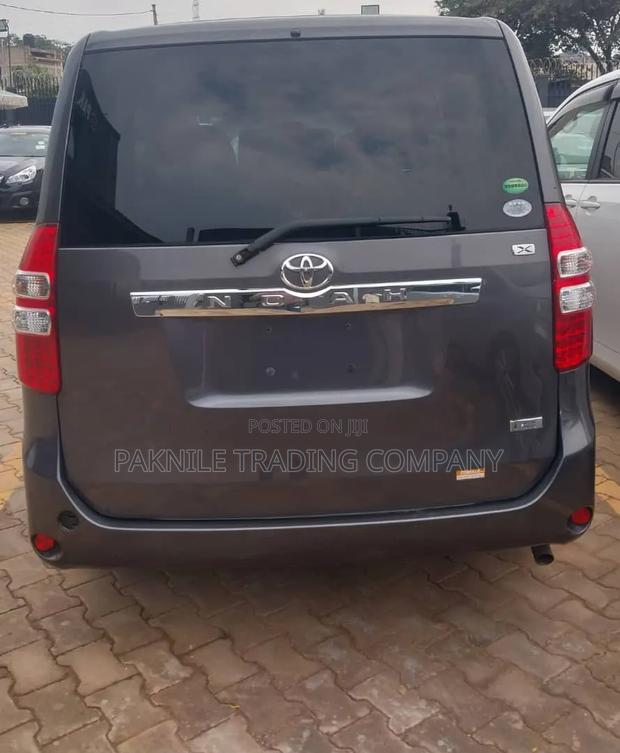Toyota Noah 2013 Gray