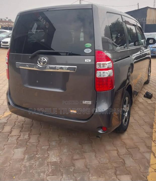 Toyota Noah 2013 Gray