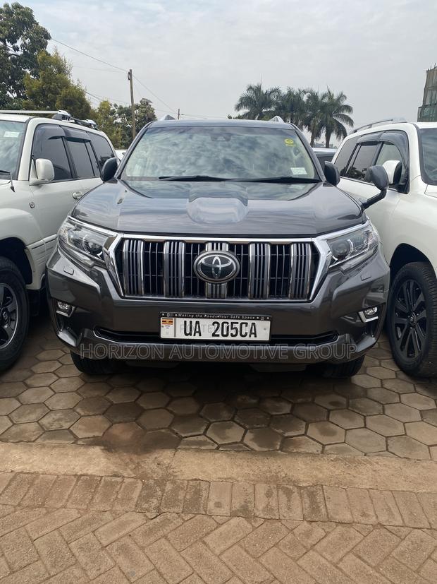 Toyota Land Cruiser Prado 2.8 2017 Gray