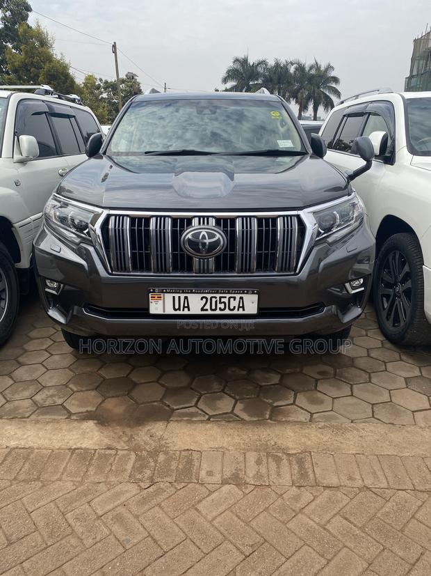 Toyota Land Cruiser Prado 2.8 2017 Gray