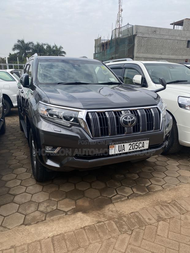 Toyota Land Cruiser Prado 2.8 2017 Gray