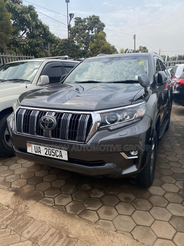Toyota Land Cruiser Prado 2.8 2017 Gray