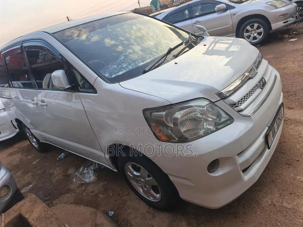 Toyota Noah 2005 Pearl