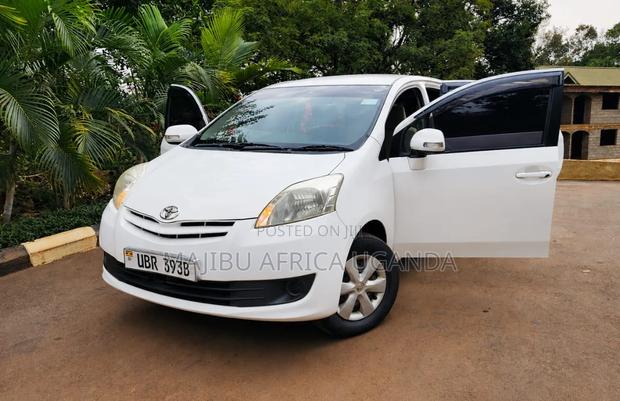 Toyota Passo Sette 2009 White