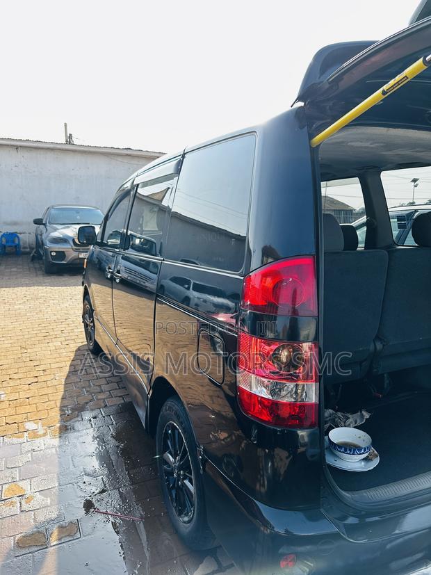 Toyota Noah 2012 Black