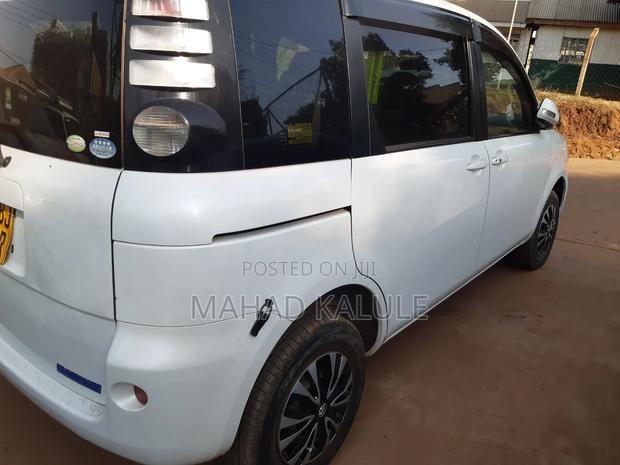 Toyota Sienta 2009 White