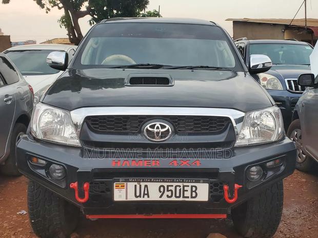 Toyota Hilux 2012 Black