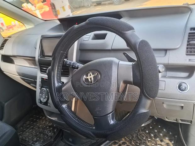 Toyota Noah 2008 Silver