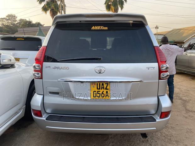 Toyota Land Cruiser Prado 2012 White