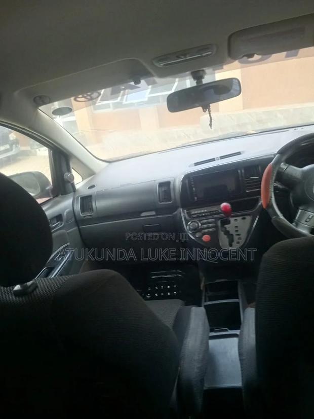 Nissan Grand 2004 White