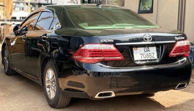 Toyota Crown 2013 Black