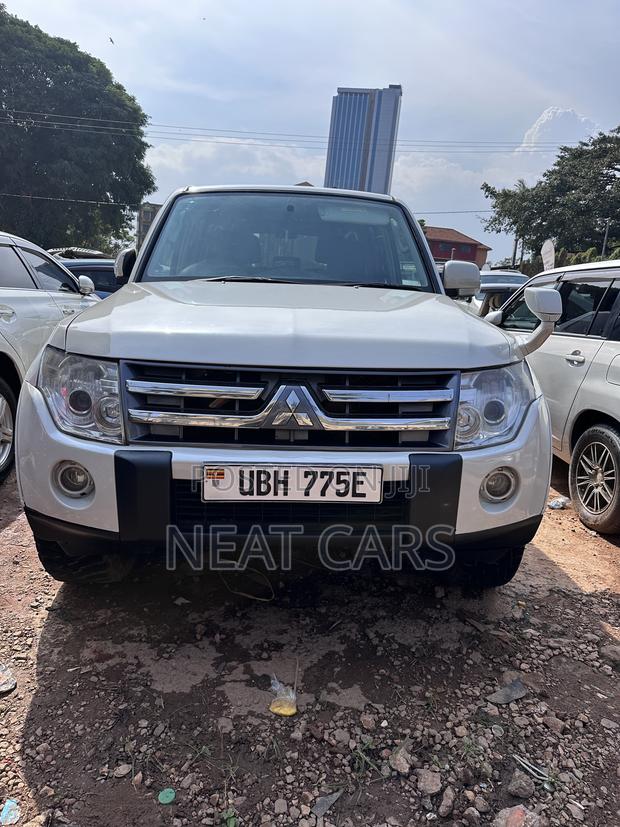 Mitsubishi Pajero 2009 White