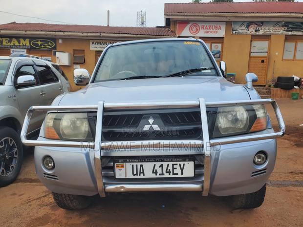 Mitsubishi Pajero 2005 Silver