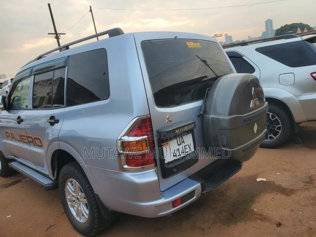 Mitsubishi Pajero 2005 Silver