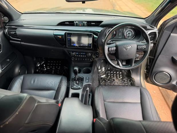 Toyota Hilux 2018 Green