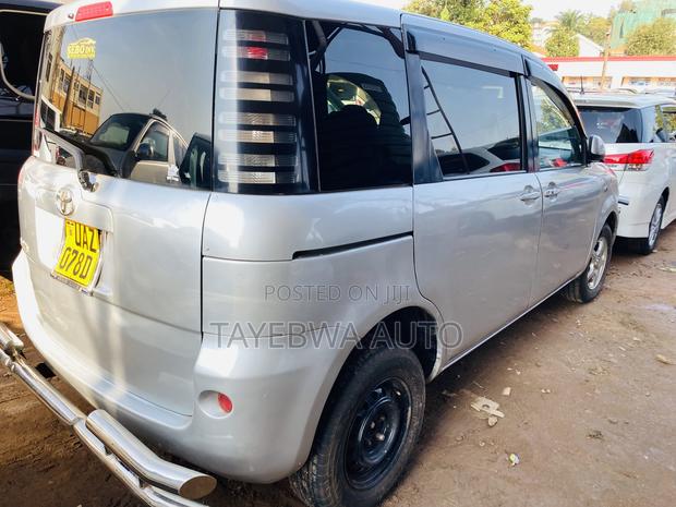 Toyota Sienta 2007 Silver