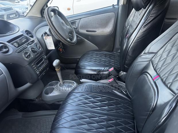 Toyota Vitz 2000 Silver