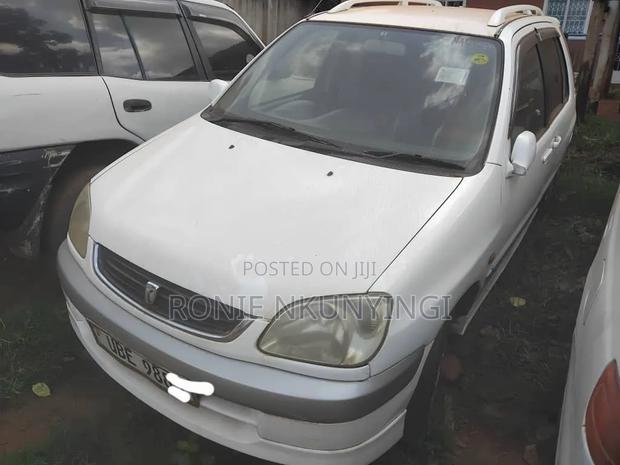 Toyota Raum 2000 White