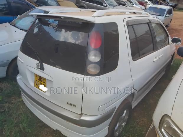 Toyota Raum 2000 White
