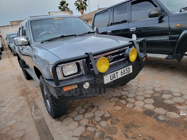 Toyota Hilux 1999 Gray