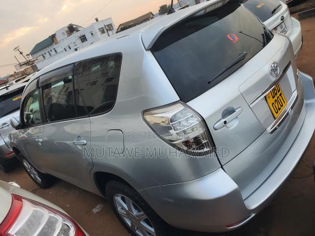 Toyota Vanguard 2010 Silver