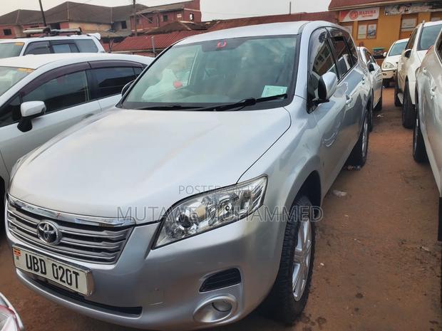 Toyota Vanguard 2010 Silver