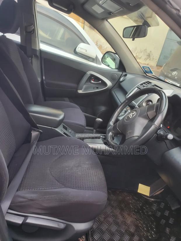 Toyota Vanguard 2010 Silver
