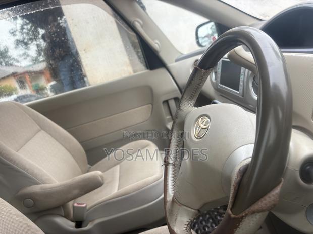 Toyota Porte 1.5 FWD 2009 Silver