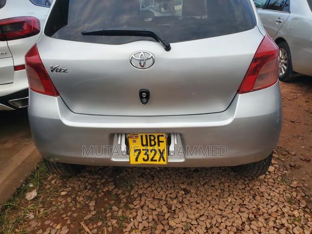 Toyota Vitz 2010 Silver